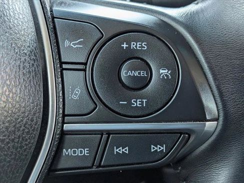 Used 2018 Toyota Camry XLE image 14