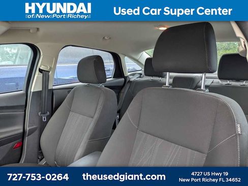 Used 2016 Ford Focus SE FWD image 3