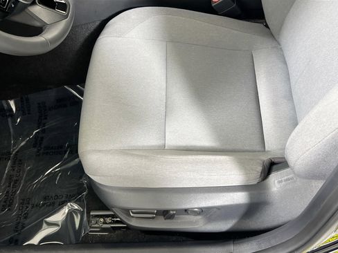 Used 2025 Toyota Camry LE w/ Convenience Package image 18