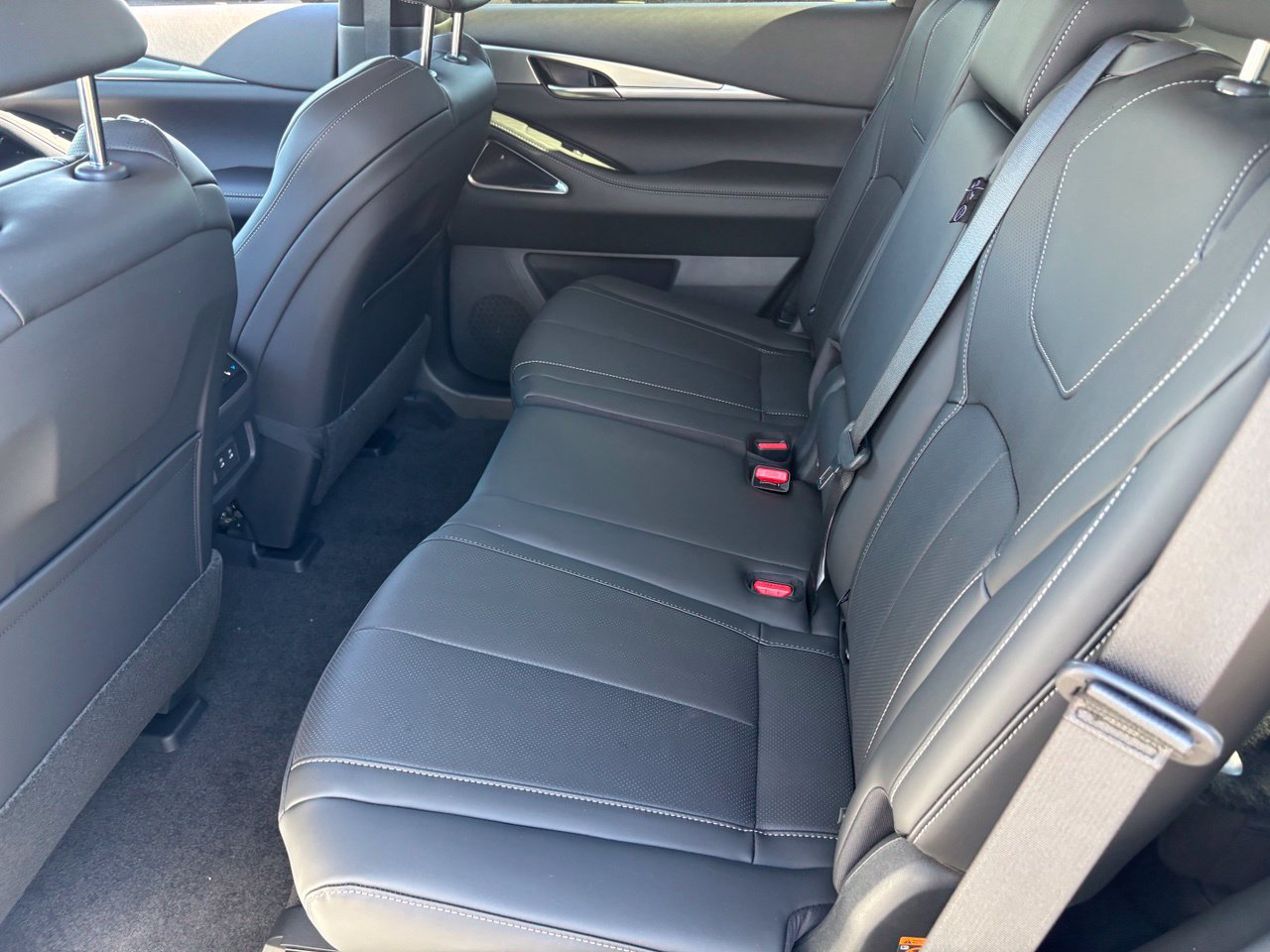New 2027 INFINITI QX60 Luxe FWD image 18