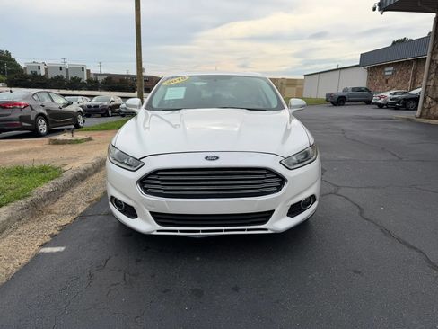 Used 2015 Ford Fusion SE w/ Equipment Group 201A FWD image 2