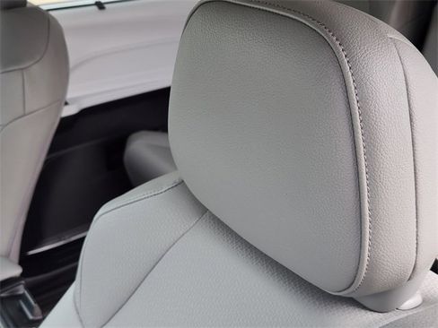 New 2026 Toyota Sienna XLE image 11