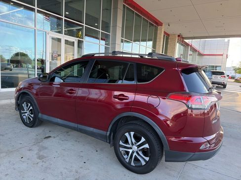 Used 2018 Toyota RAV4 LE FWD image 6