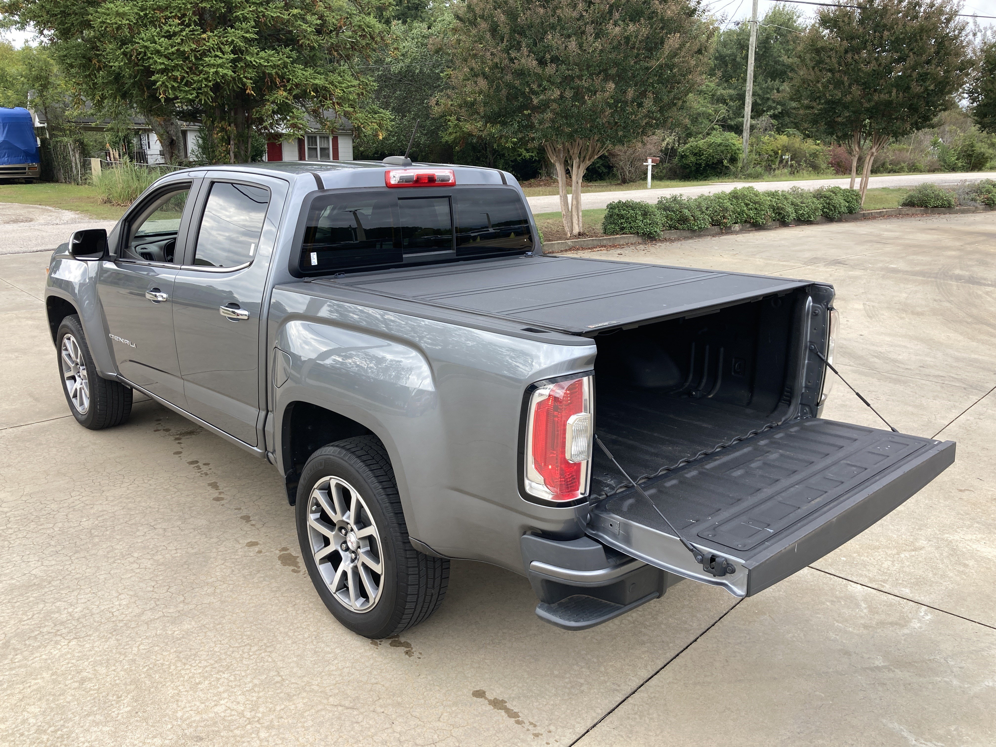 Used 2022 GMC Canyon Denali RWD image 8