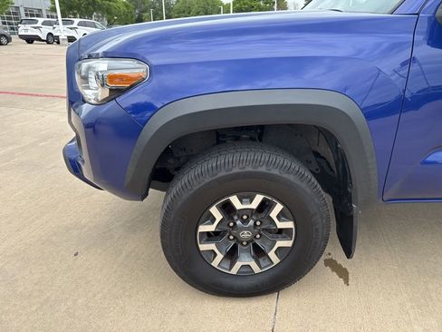 Used 2022 Toyota Tacoma TRD Off-Road image 2