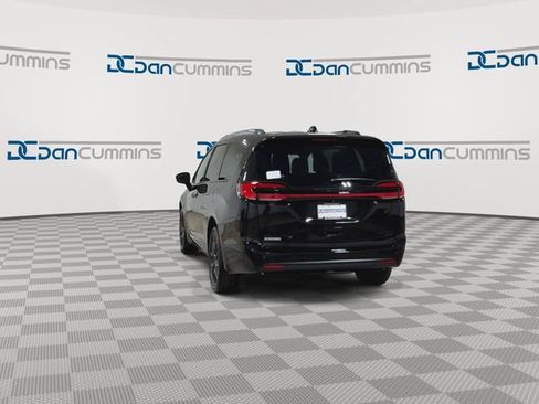 New 2027 Chrysler Pacifica Limited w/ S Appearance Package AWD/4WD image 8