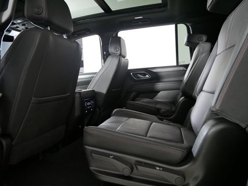 Used 2024 Chevrolet Suburban RST w/ Luxury Package image 32