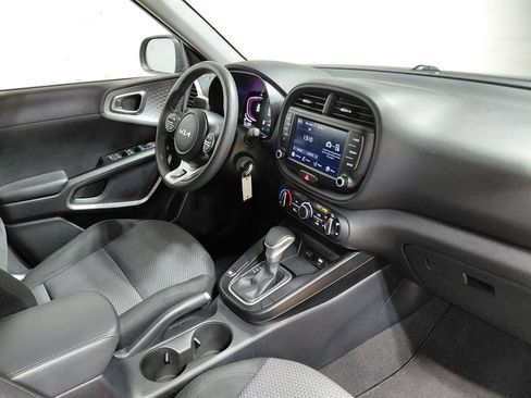 Used 2023 Kia Soul LX w/ LX Technology Package image 18