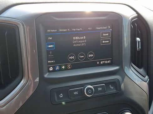 Used 2020 Chevrolet Silverado 1500 Custom w/ Custom Value Package AWD/4WD image 16