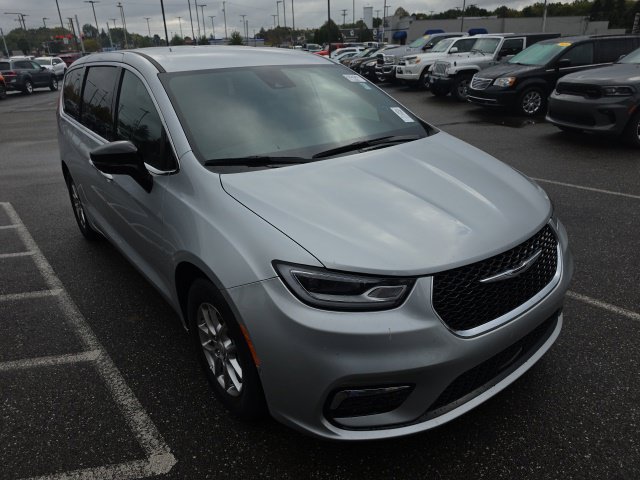 Used 2026 Chrysler Pacifica Select FWD image 1