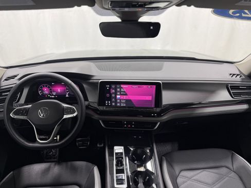 Used 2025 Volkswagen Atlas Peak Edition SE image 17