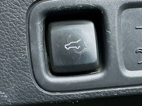 Used 2024 Ford Expedition XLT image 32