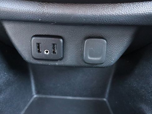 Used 2021 Chevrolet Traverse LT image 19