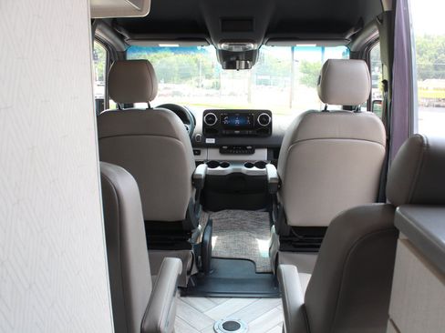Used 2024 Mercedes-Benz Sprinter 3500 image 55