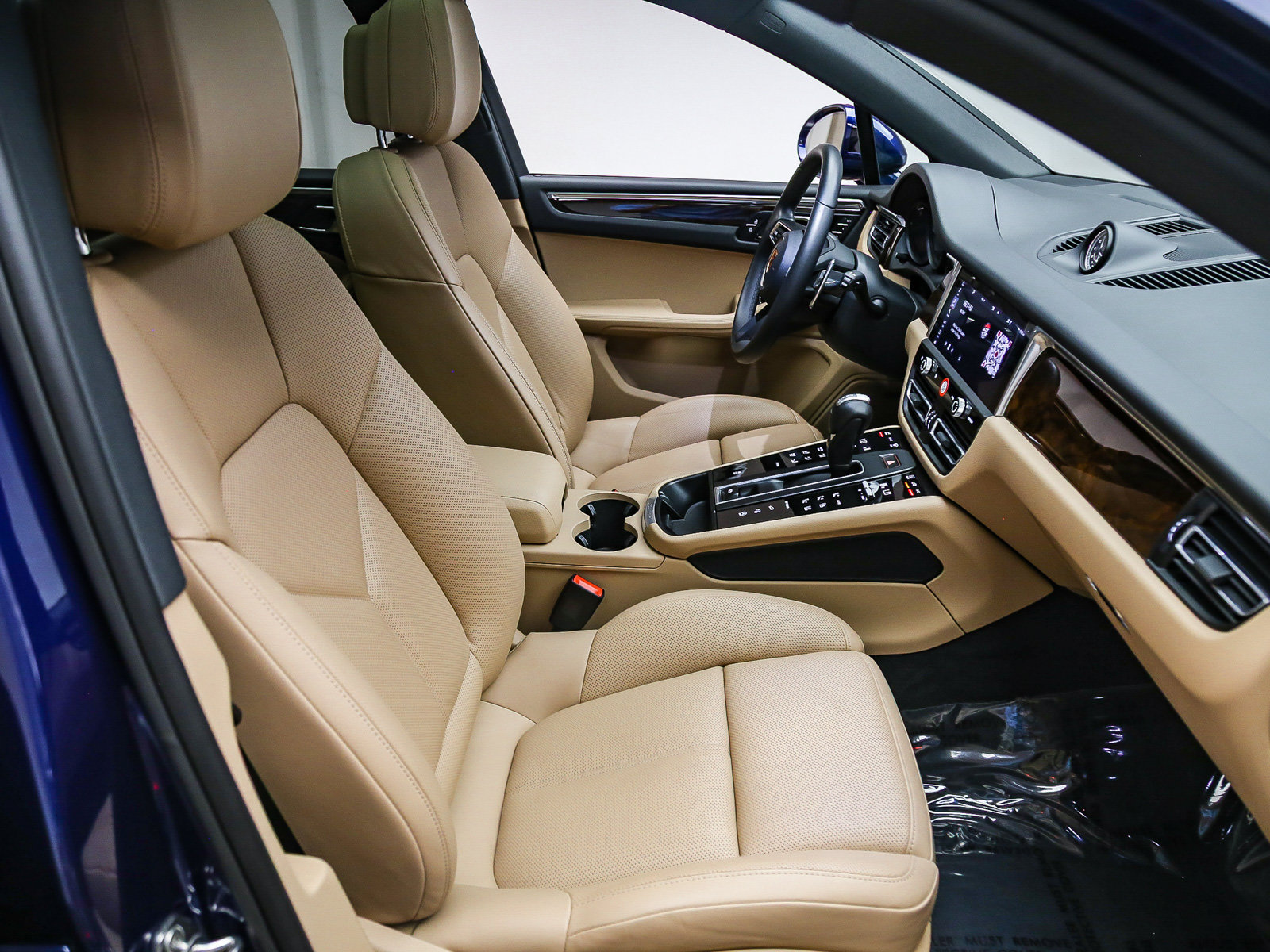 Certified 2026 Porsche Macan AWD/4WD image 20