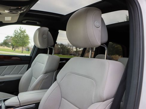 Used 2015 Mercedes-Benz GL 550 4MATIC image 25