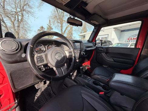Used 2013 Jeep Wrangler Sahara image 9