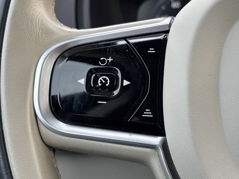 Used 2019 Volvo XC90 T6 Momentum w/ Protection Package Premier image 19