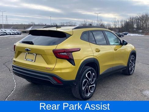 Used 2024 Chevrolet Trax RS w/ Driver Confidence Package image 3