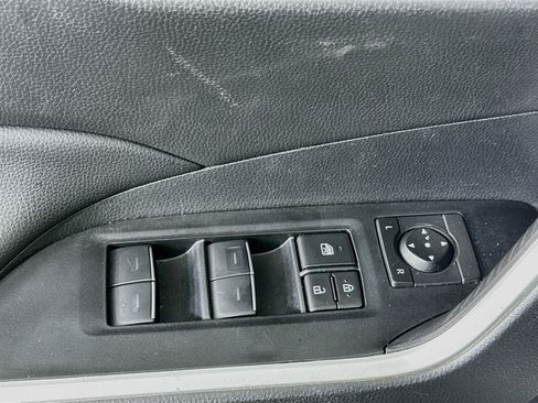 Used 2025 Toyota RAV4 XLE AWD/4WD image 15
