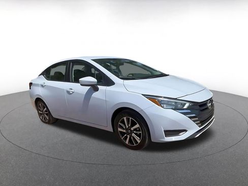 Used 2025 Nissan Versa SV FWD image 2