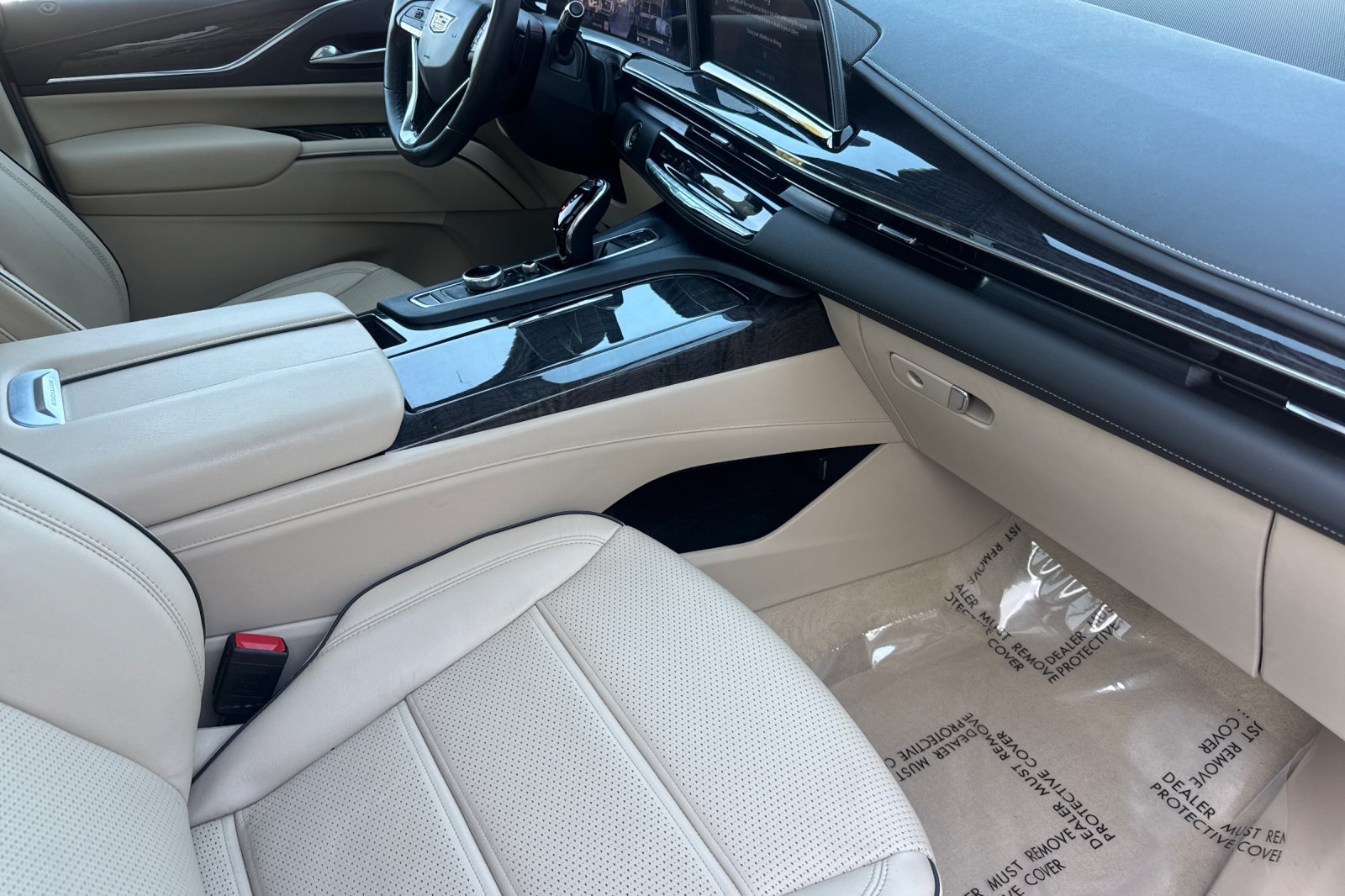 Certified 2023 Cadillac Escalade Premium Luxury AWD/4WD image 19