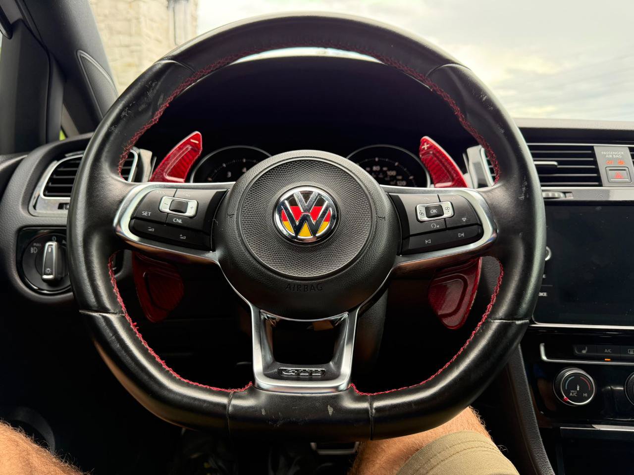 Used 2018 Volkswagen GTI SE FWD image 29