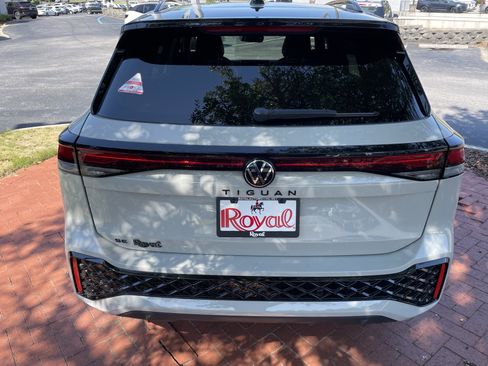 New 2026 Volkswagen Tiguan SE R-Line FWD image 5