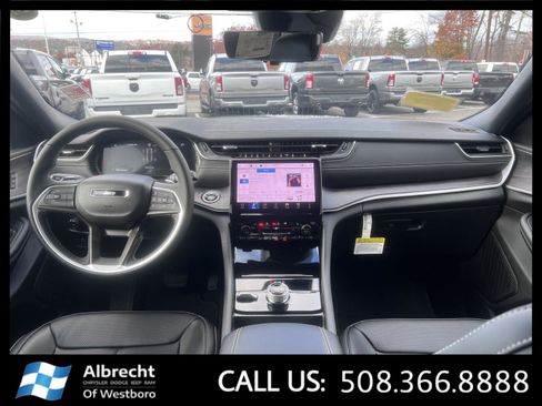 New 2025 Jeep Grand Cherokee Limited w/ Luxury Tech Group II image 17