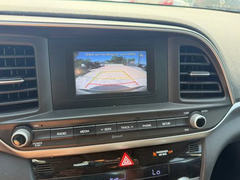 Used 2020 Hyundai Elantra SE w/ Cargo Package (C1) FWD image 12
