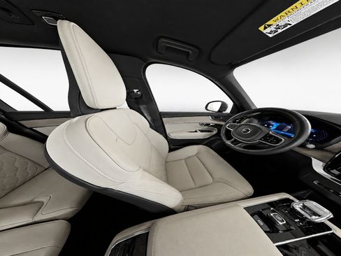 Certified 2026 Volvo XC90 B5 Core AWD/4WD image 10