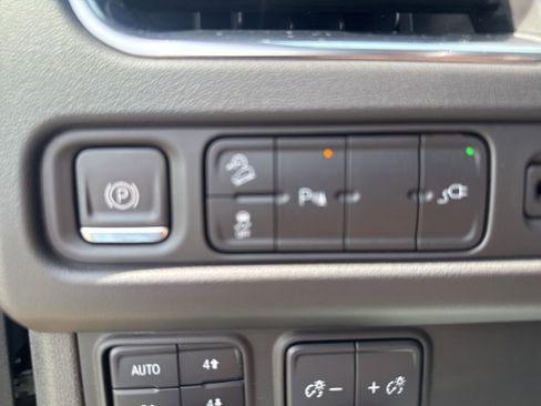 Used 2021 Chevrolet Tahoe Z71 AWD/4WD image 10