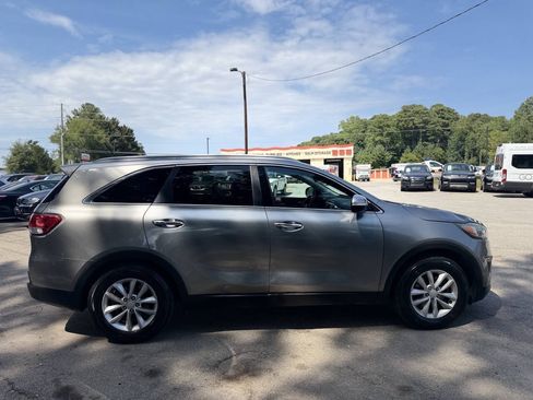 Used 2017 Kia Sorento LX FWD image 4
