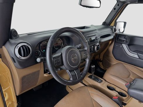 Used 2013 Jeep Wrangler Unlimited Sahara w/ Connectivity Group image 9