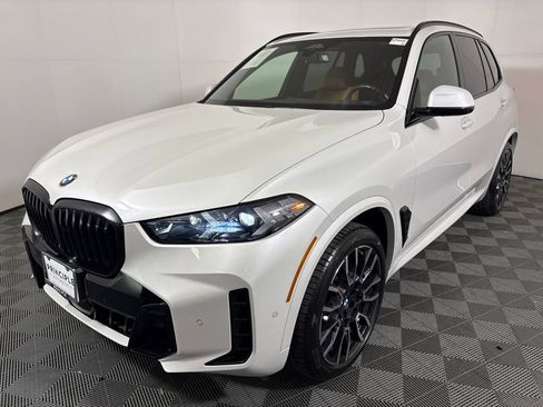 Certified 2024 BMW X5 xDrive40i w/ M Sport Package AWD/4WD image 2