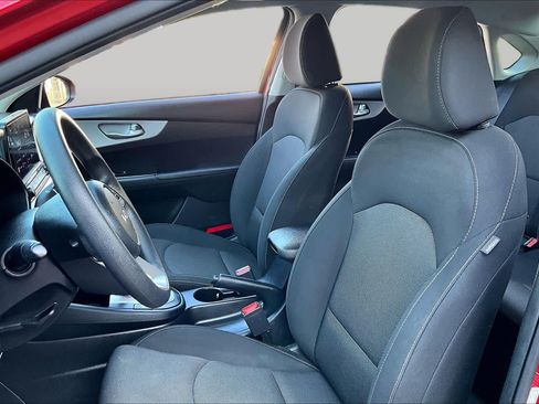 Used 2024 Kia Forte LXS w/ LXS Technology Package FWD image 8