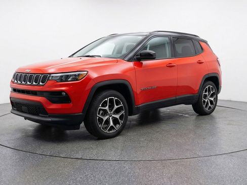 Used 2025 Jeep Compass Limited AWD/4WD image 3