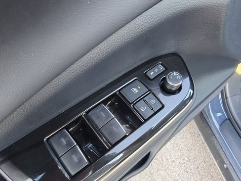 Used 2025 Toyota Crown Signia image 6