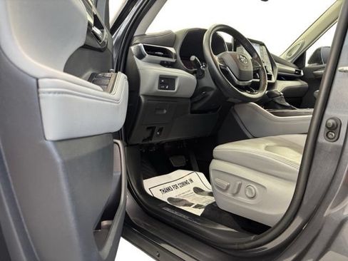 Used 2021 Toyota Highlander Limited AWD/4WD image 8