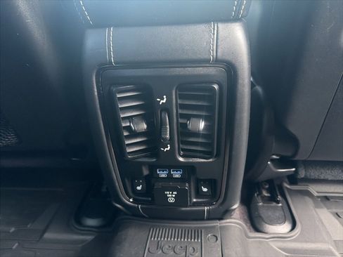 Used 2017 Jeep Grand Cherokee SRT image 25