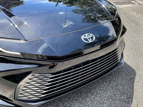 Used 2025 Toyota Camry XLE FWD image 32