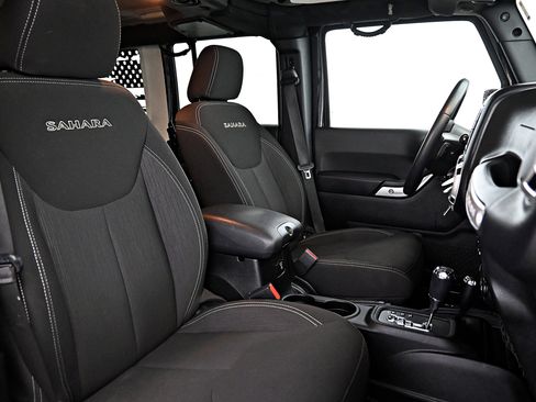 Used 2017 Jeep Wrangler Unlimited Sahara w/ Dual Top Group image 21