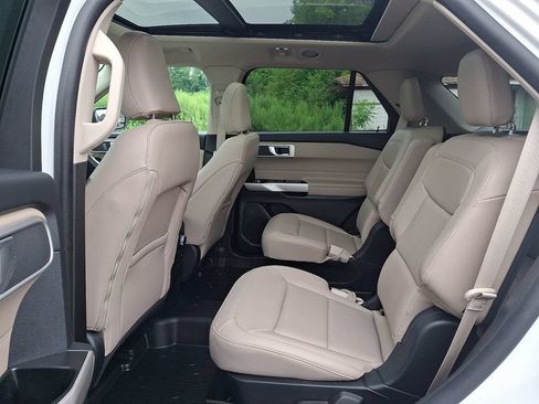 Certified 2023 Ford Explorer XLT w/ Equipment Group 202A AWD/4WD image 11