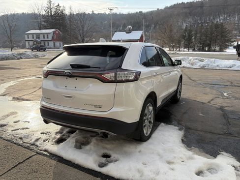 Used 2017 Ford Edge Titanium image 2