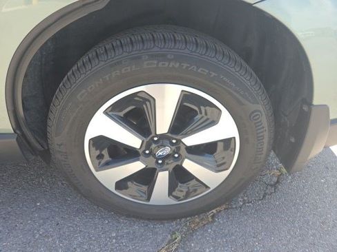 Used 2018 Subaru Forester 2.5i Premium w/ All-Weather Package AWD/4WD image 23