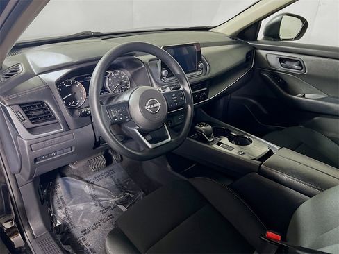 Used 2024 Nissan Rogue S image 10