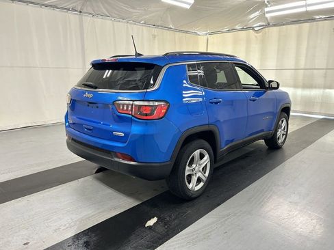 Used 2023 Jeep Compass Latitude w/ Convenience Group AWD/4WD image 2