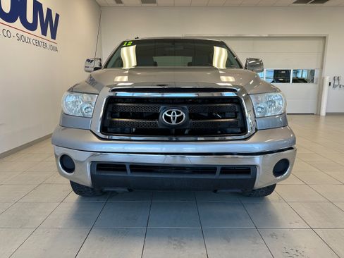 Used 2012 Toyota Tundra 4x4 CrewMax w/ Tow Pkg image 3