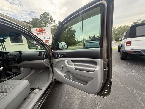 Used 2011 Toyota Tacoma 2WD Regular Cab image 21