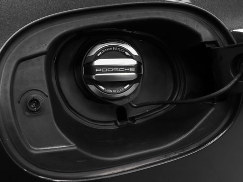 Certified 2026 Porsche Macan AWD/4WD image 18